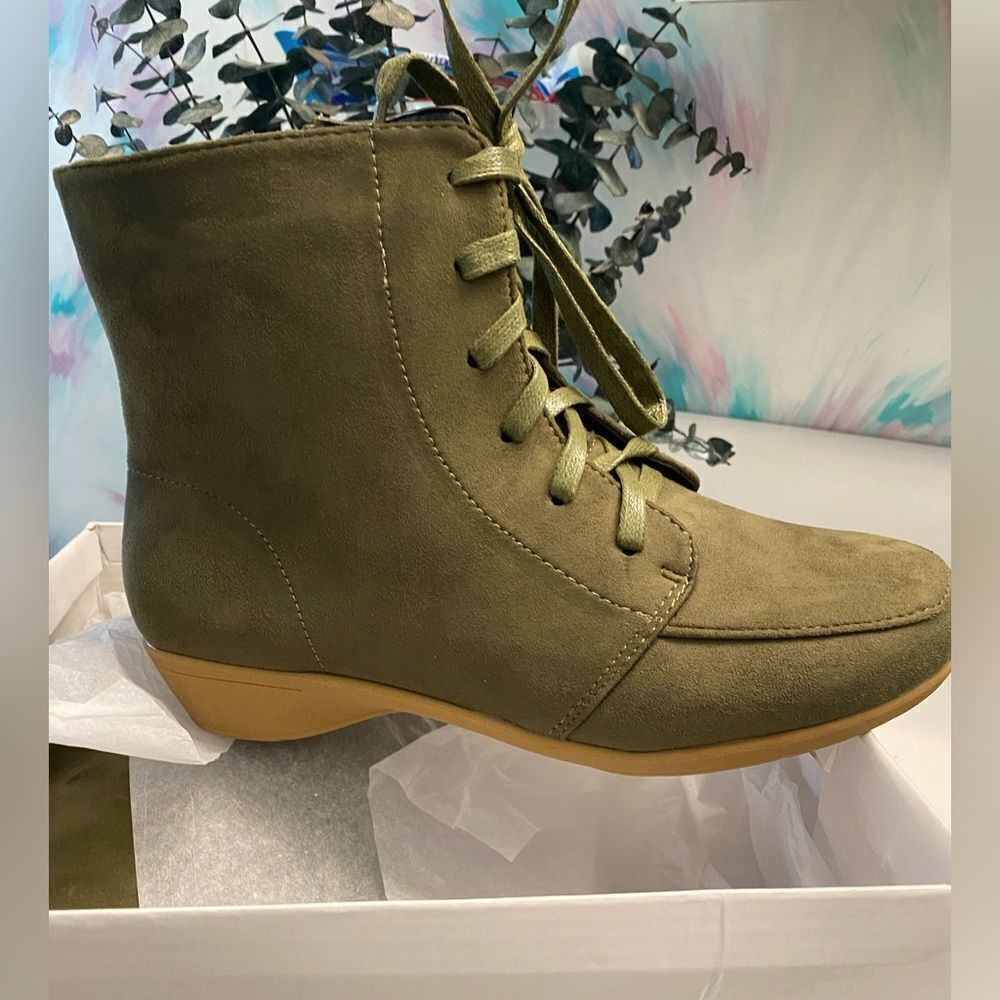 Angel Steps booties Green Suede New w/o Box Size 8 Wide